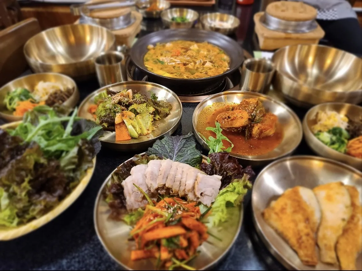 Bokga Sotbap Korean table