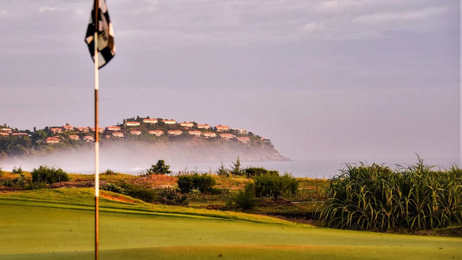 Laguna Golf exterior