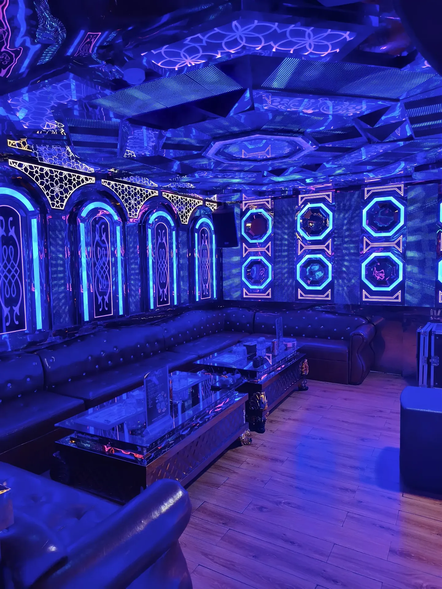 Blue private room