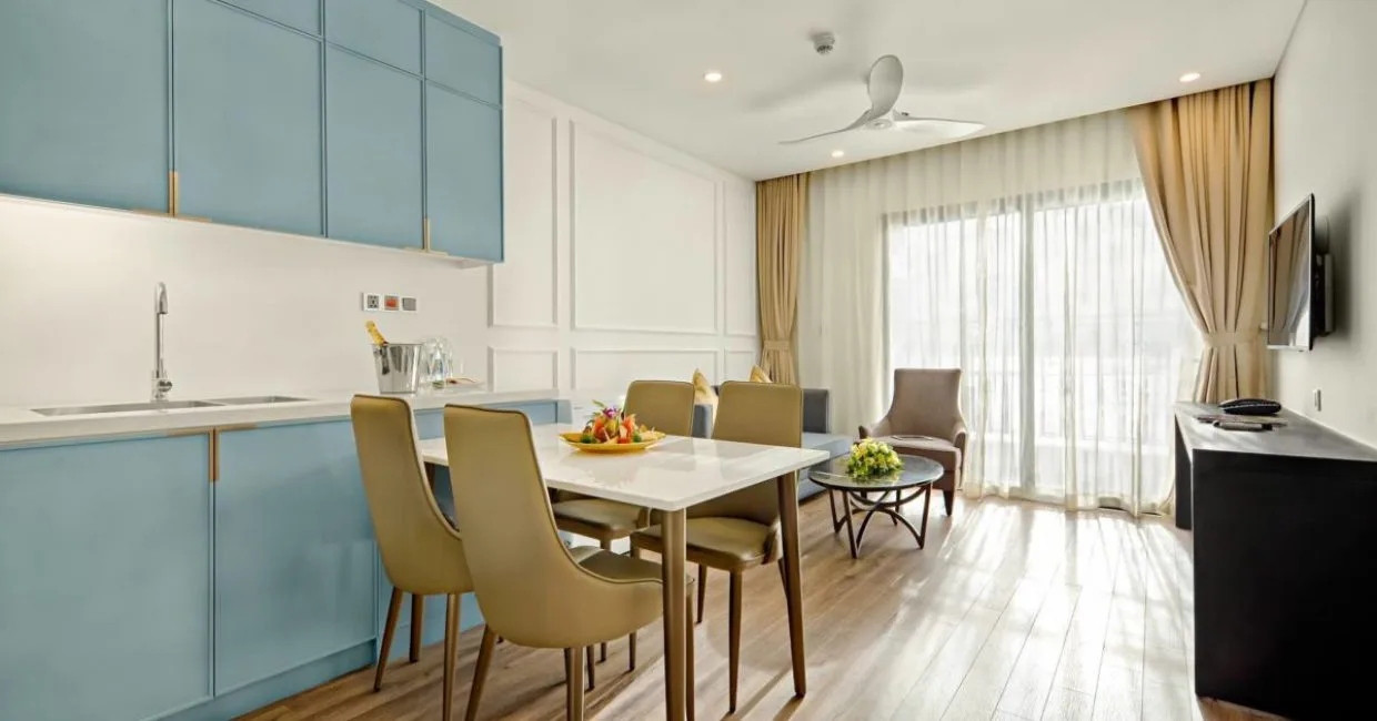 Corner Suite living and dining