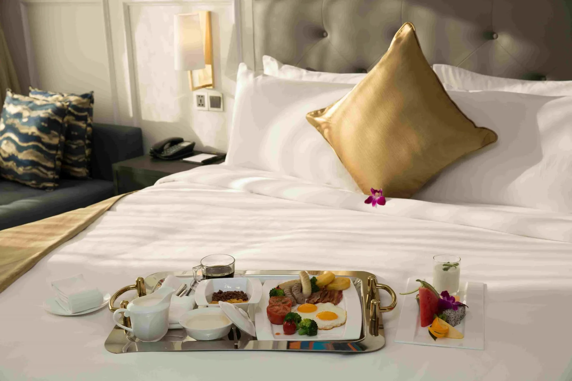 Deluxe room bed