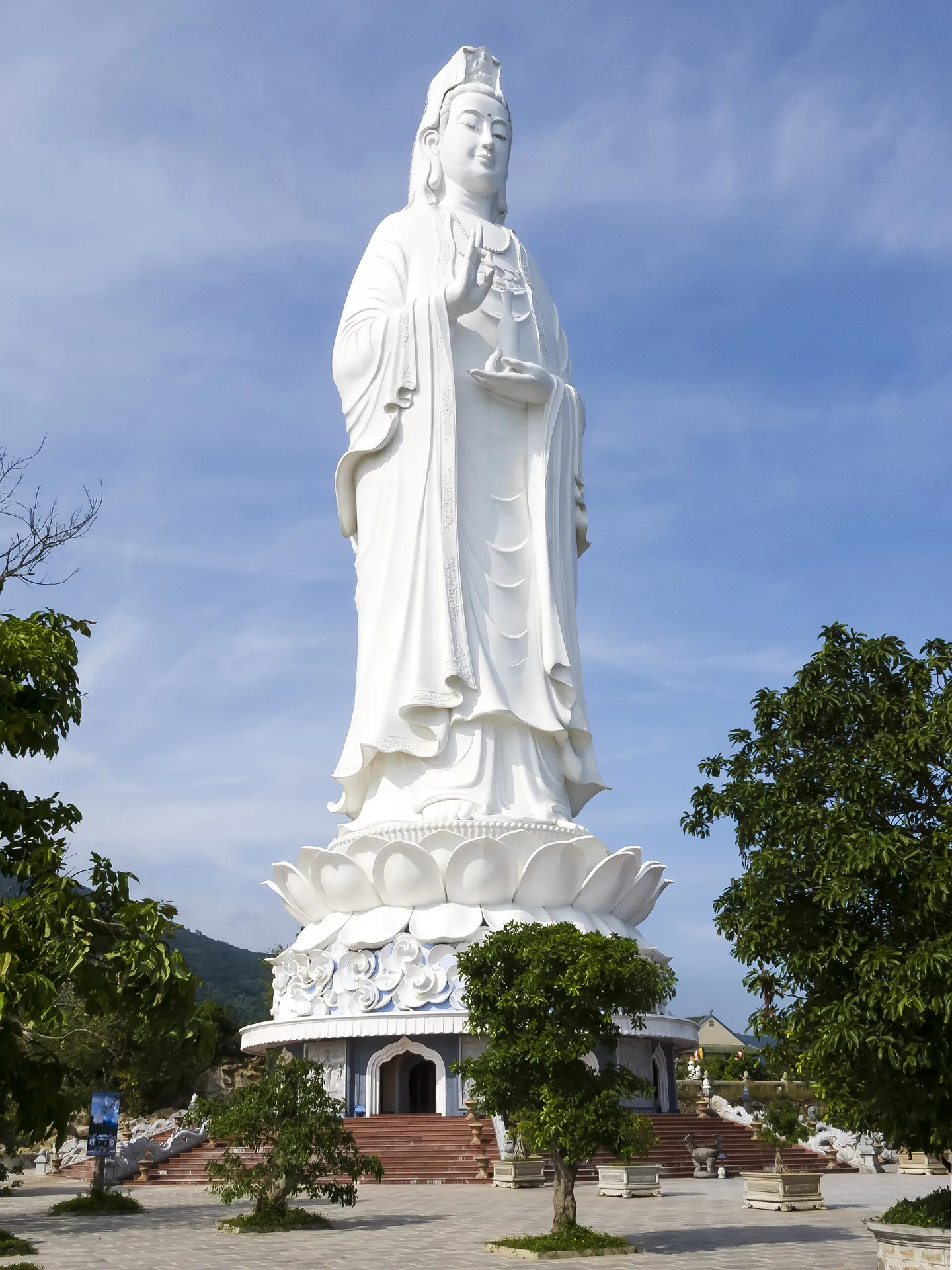 Lady Buddha, Son Tra